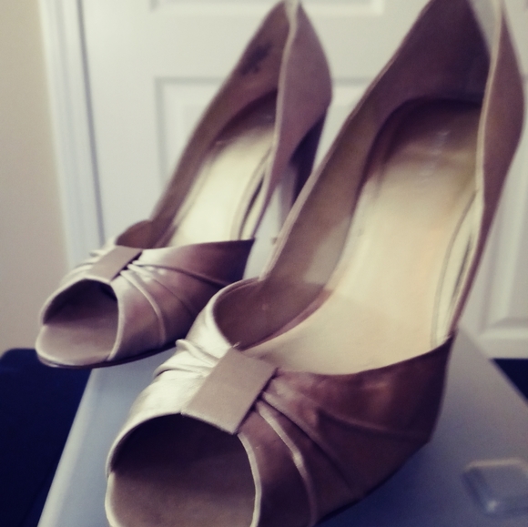 Nine West Women's Beige/Cream Heels - Picture 2 of 13